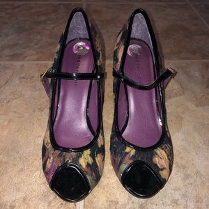 Floral pattern heel